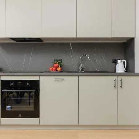Апартаменты Wola Spacious Flat With Air Conditioning & Balcony By Renters