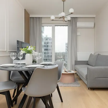 Wola Spacious Flat With Air Conditioning & Balcony By Renters *
