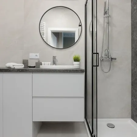 Wola Spacious Flat With Air Conditioning & Balcony By Renters Апартаменты *