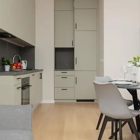 Wola Spacious Flat With Air Conditioning & Balcony By Renters Апартаменты