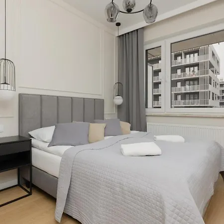 Wola Spacious Flat With Air Conditioning & Balcony By Renters *