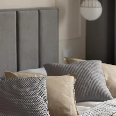 Wola Spacious Flat With Air Conditioning & Balcony By Renters Warsaw